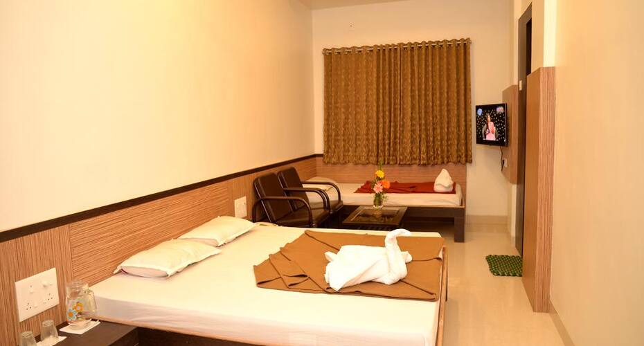 Hotel Sayali Lodge, Wai 4